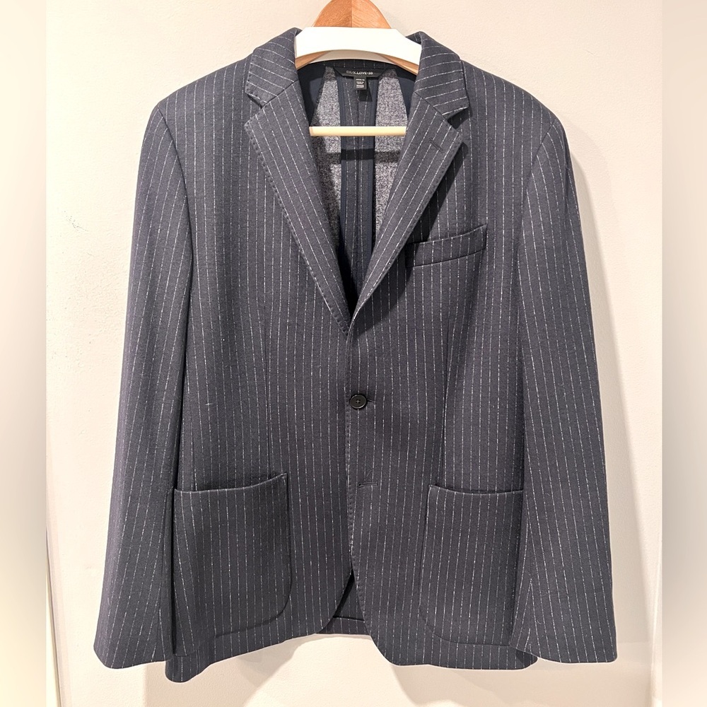 Banana Republic Wool-Blend Navy Pinstripe Blazer, Size 40R Medium